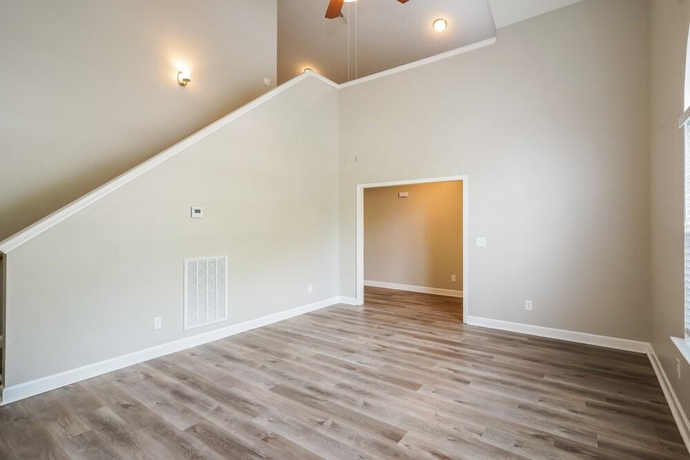 685 Belgium Dr - Photo 5 of 17