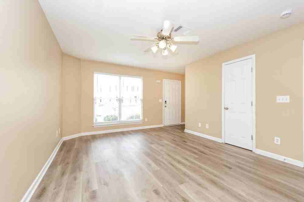 8034 Logan Dr - Photo 4 of 17