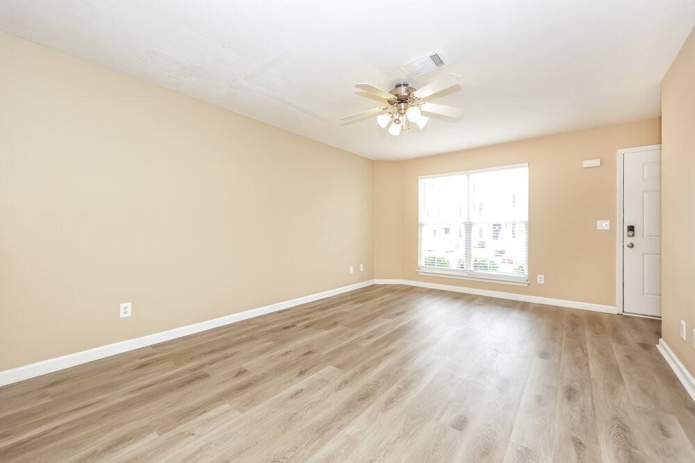 8034 Logan Dr - Photo 5 of 17