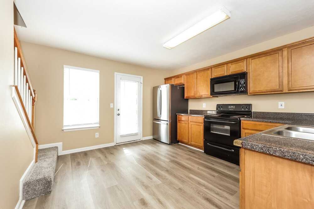 8034 Logan Dr - Photo 7 of 17