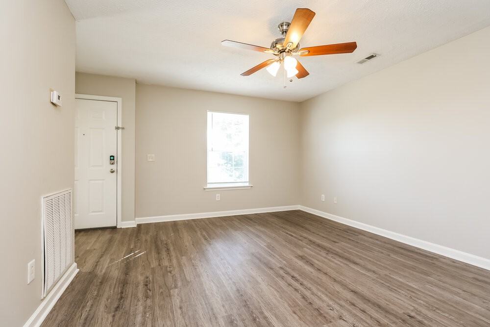 1204 Smalls Ct - Photo 4 of 17