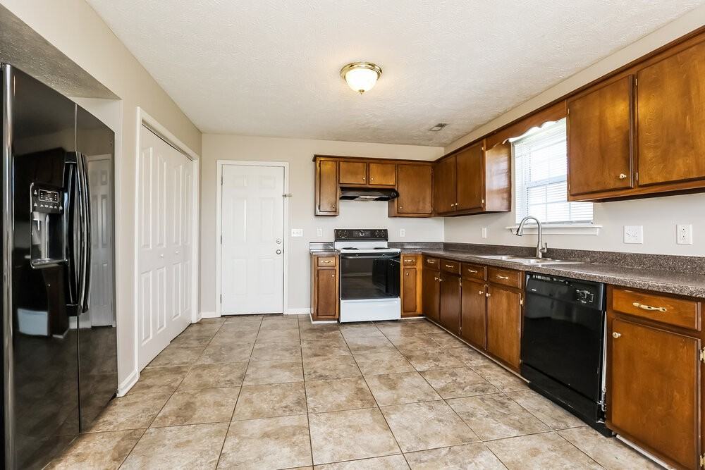 1204 Smalls Ct - Photo 7 of 17