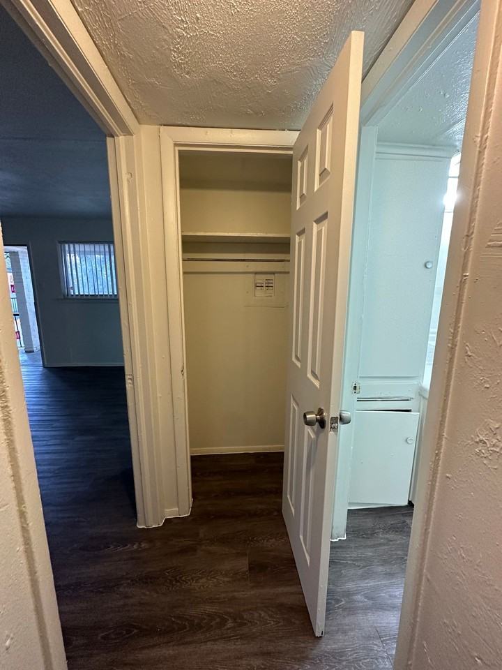 Nuvo Gaston 4815 - Photo 7 of 50