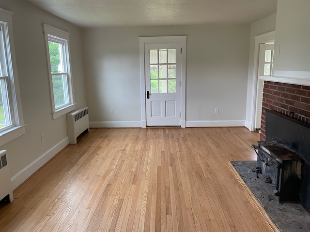 519 Mechanic St - Photo 4 of 10