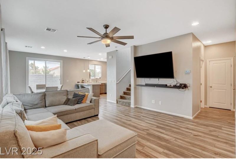 1014 Solemn Cactus Ave - Photo 3 of 11