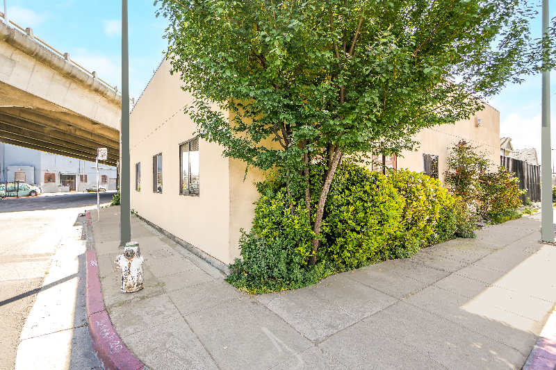 1092 Calcot Pl - Photo 2 of 20