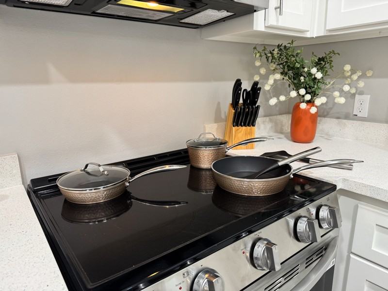 1118 Country Club Dr - Photo 3 of 9