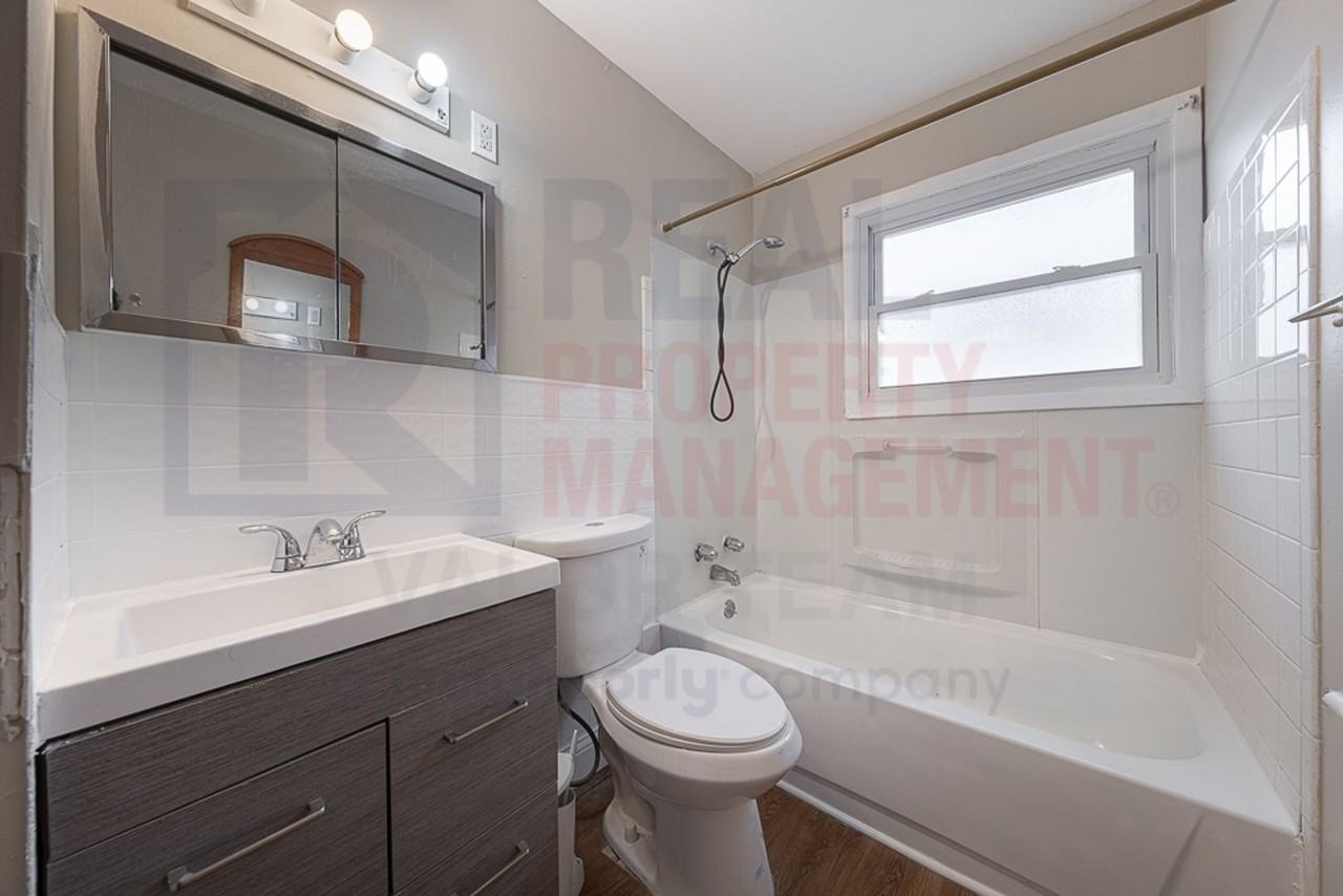 1522 E 172nd St - Photo 2 of 26