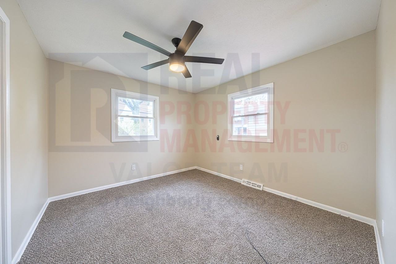 1522 E 172nd St - Photo 3 of 26