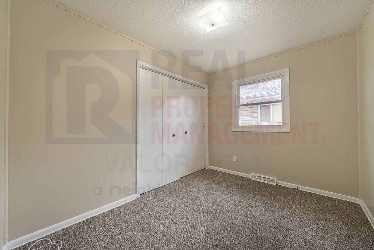1522 E 172nd St - Photo 4 of 26