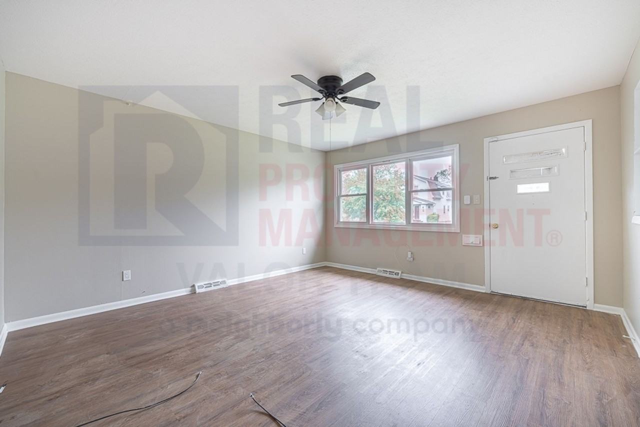 1522 E 172nd St - Photo 6 of 26
