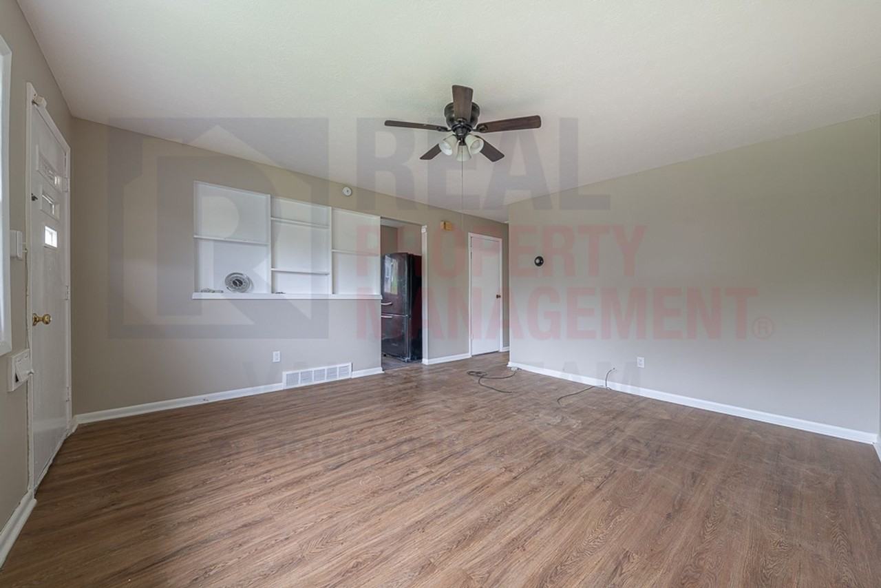 1522 E 172nd St - Photo 7 of 26