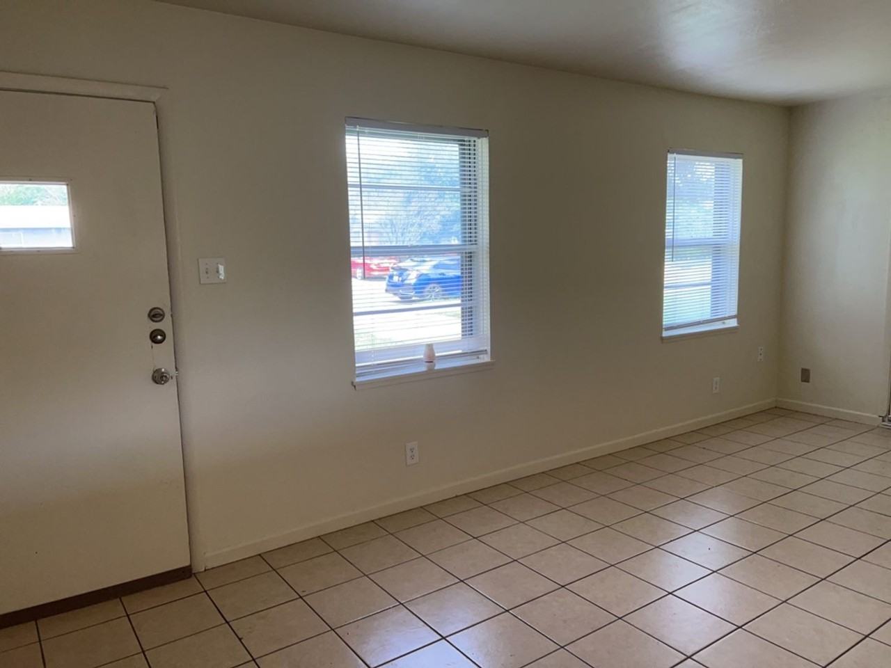 1214 Valentine St - Photo 2 of 17