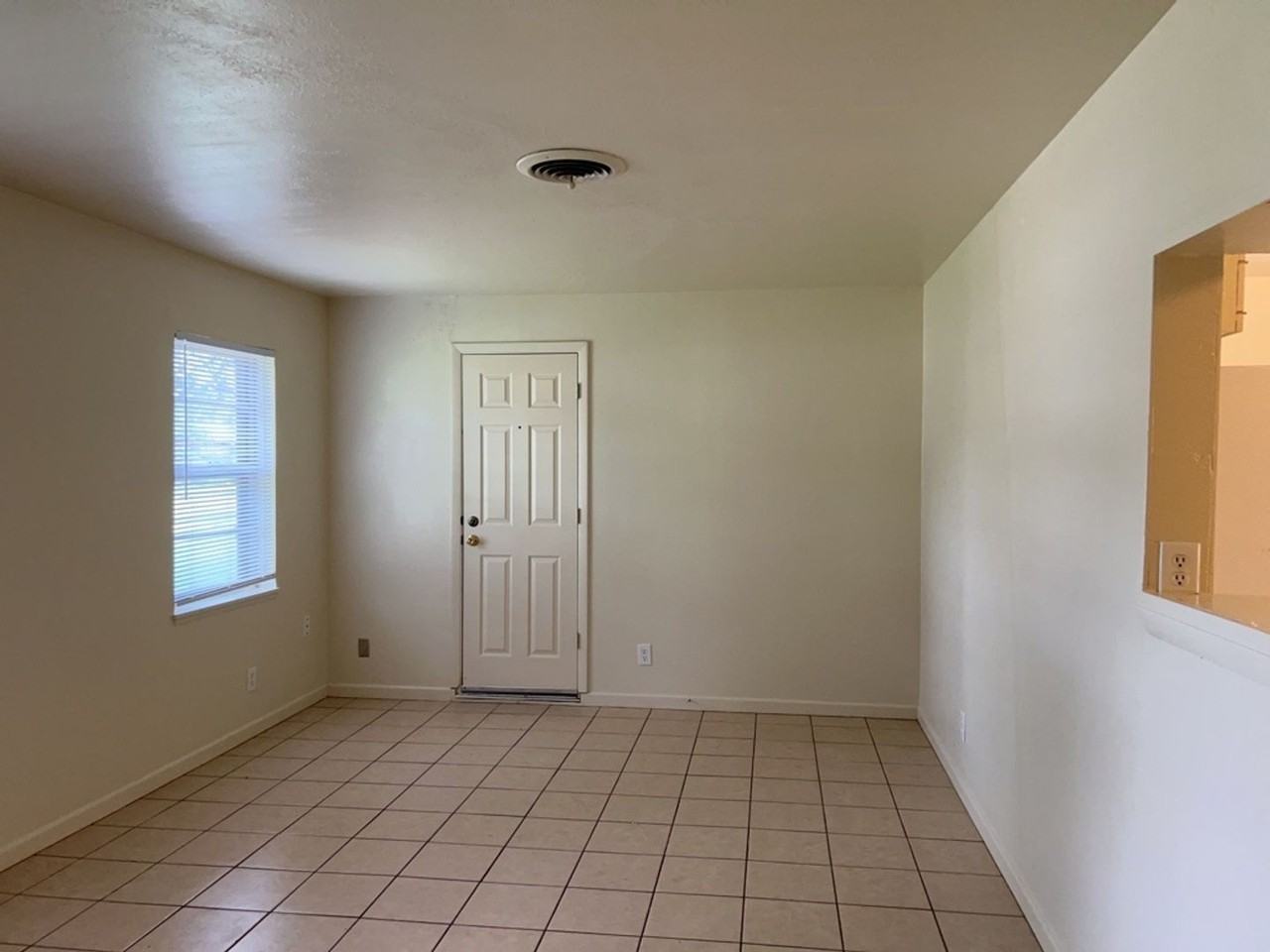 1214 Valentine St - Photo 4 of 17