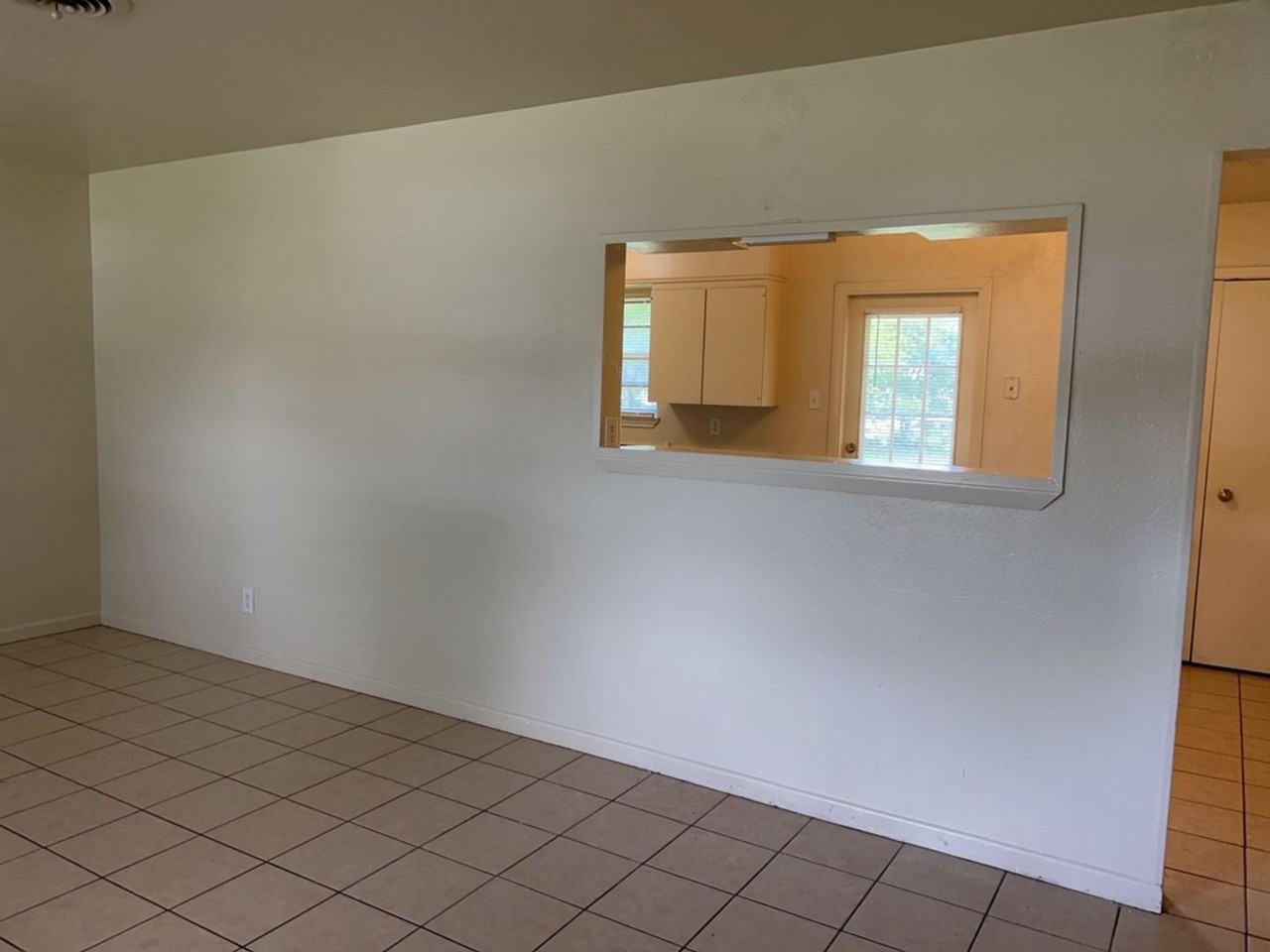 1214 Valentine St - Photo 5 of 17