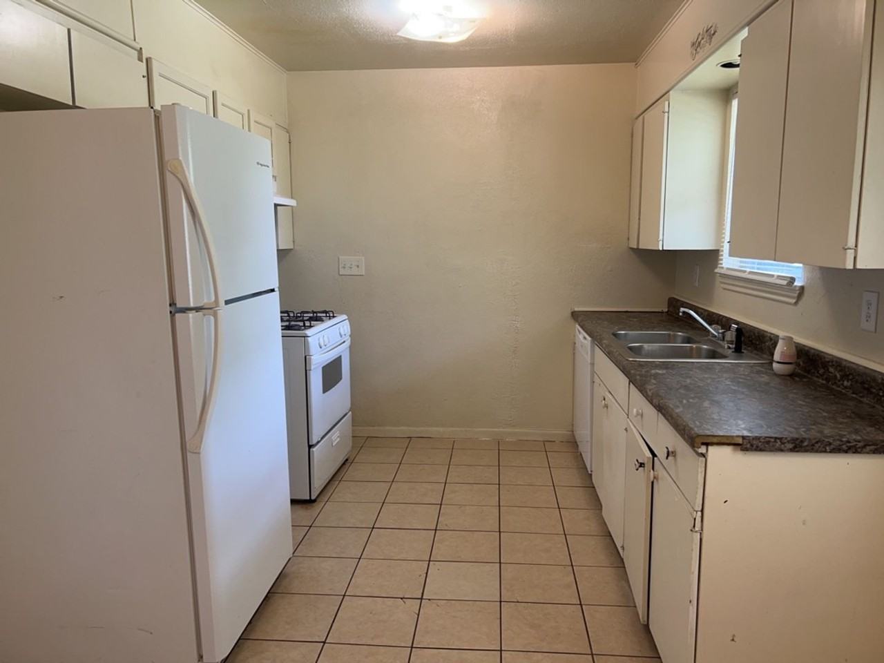 1214 Valentine St - Photo 7 of 17