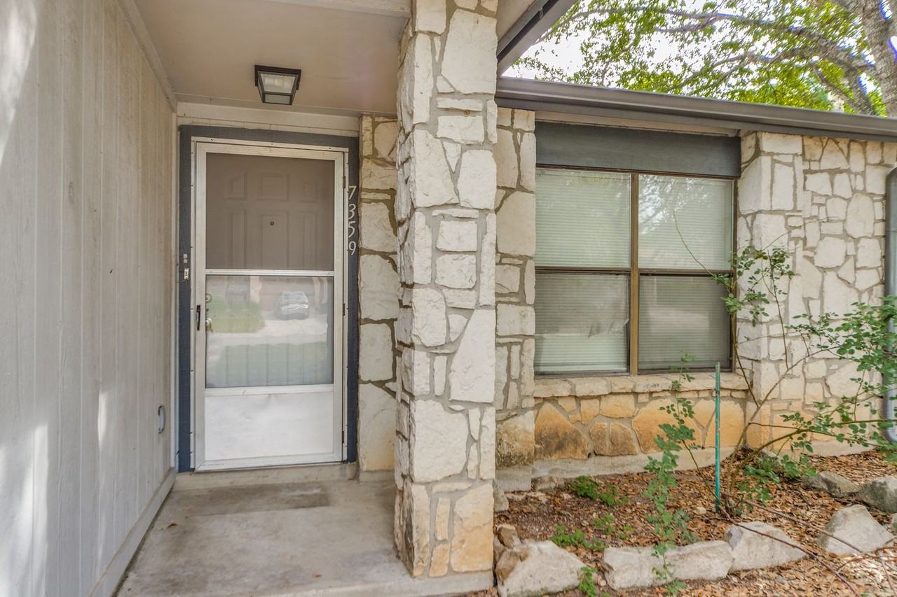 7359 Corian Park Dr - Photo 3 of 25