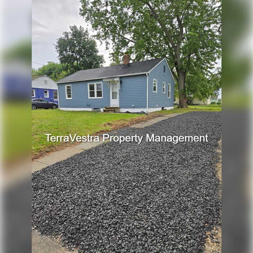 1310 2nd Ave - Photo 2 of 19