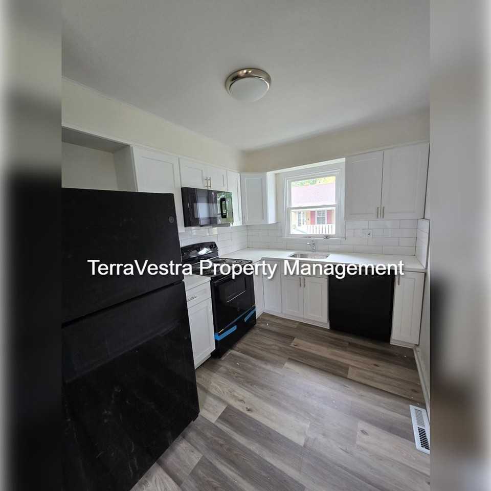 1310 2nd Ave - Photo 3 of 19