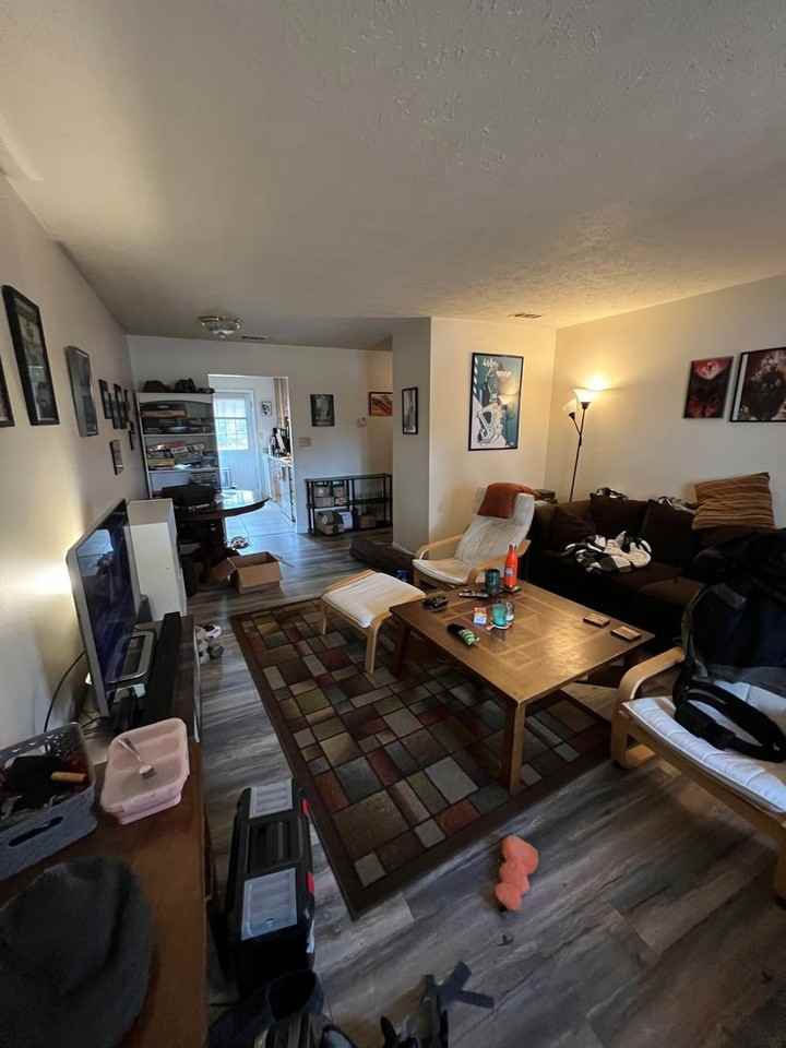 637 Whit Davis Rd - Photo 2 of 9