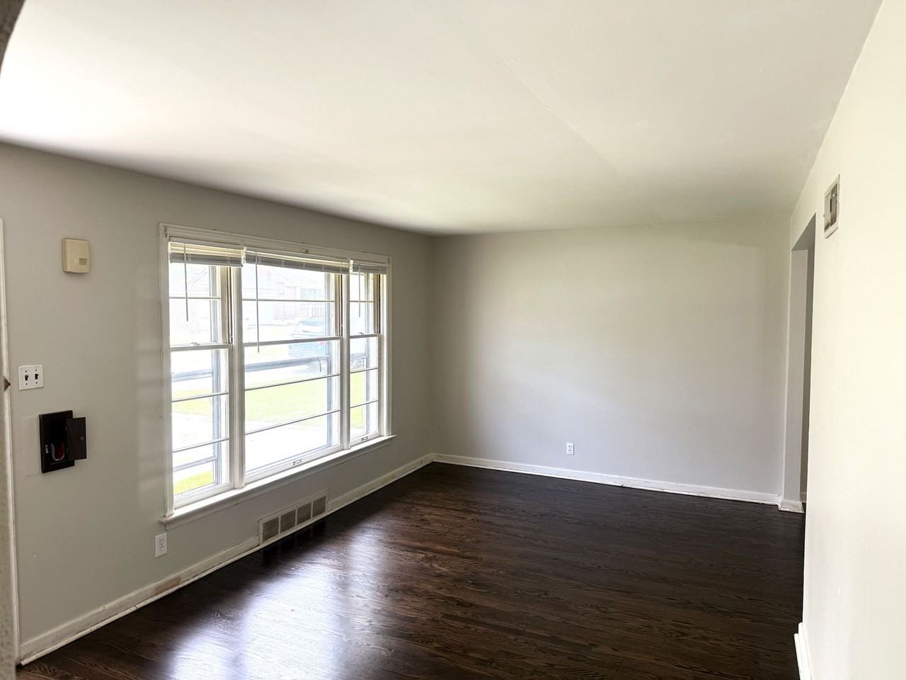 9221 Waldorf Dr - Photo 2 of 11