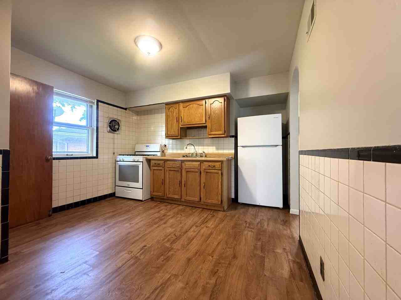 9221 Waldorf Dr - Photo 4 of 11