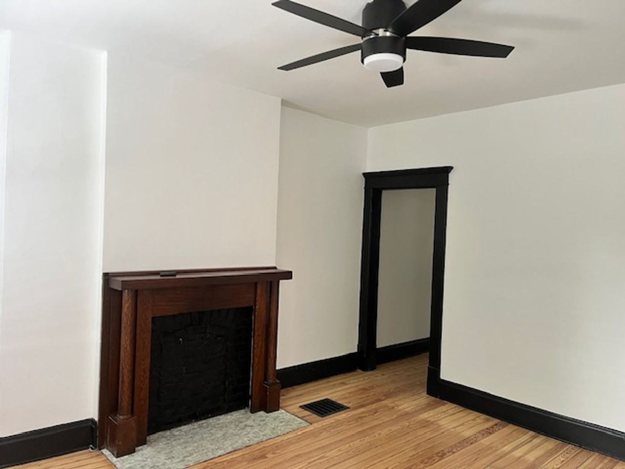 230 Berger Aly - Photo 3 of 12