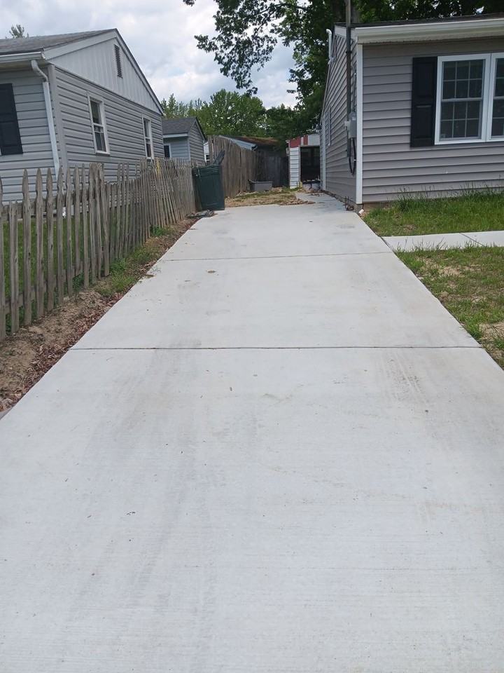 427 Holly Dr - Photo 2 of 25