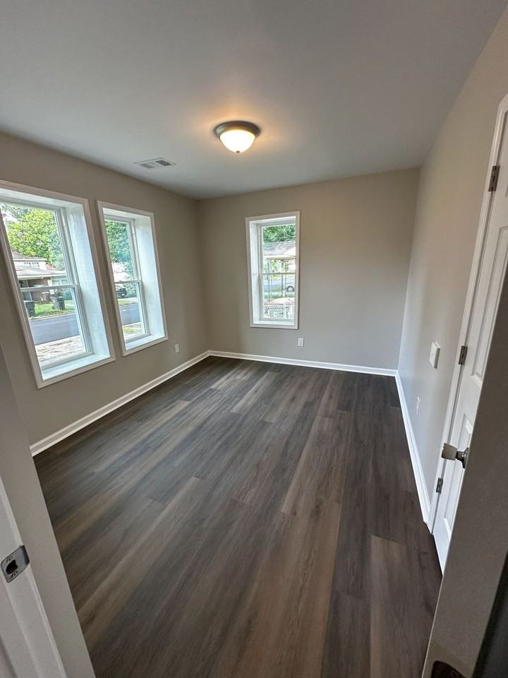 2804 25th St - Photo 5 of 10