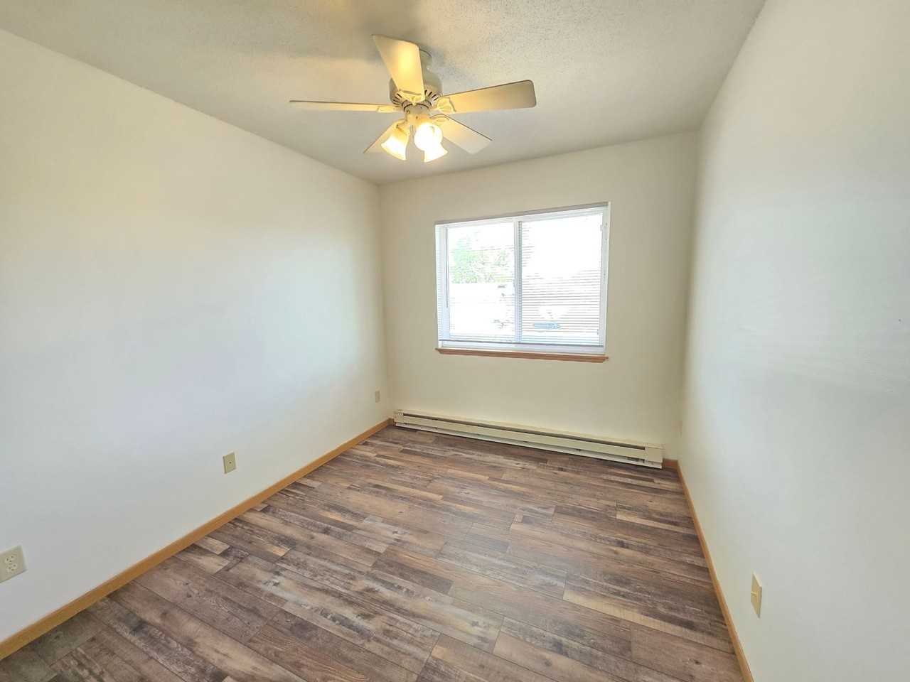 421 S Williams Ave - Photo 4 of 7
