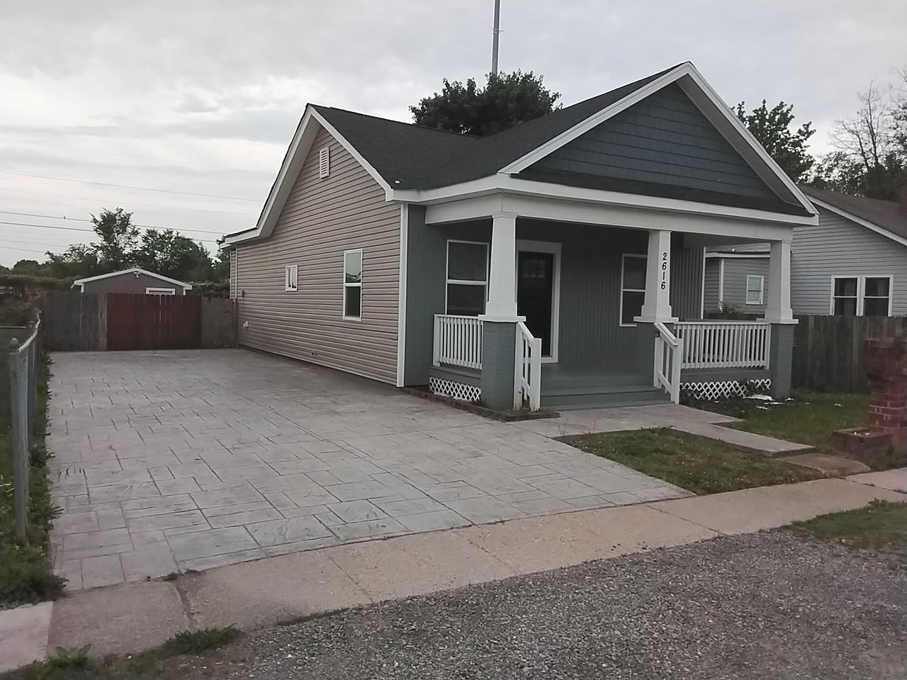 2616 Lochaven Blvd - Photo 2 of 14