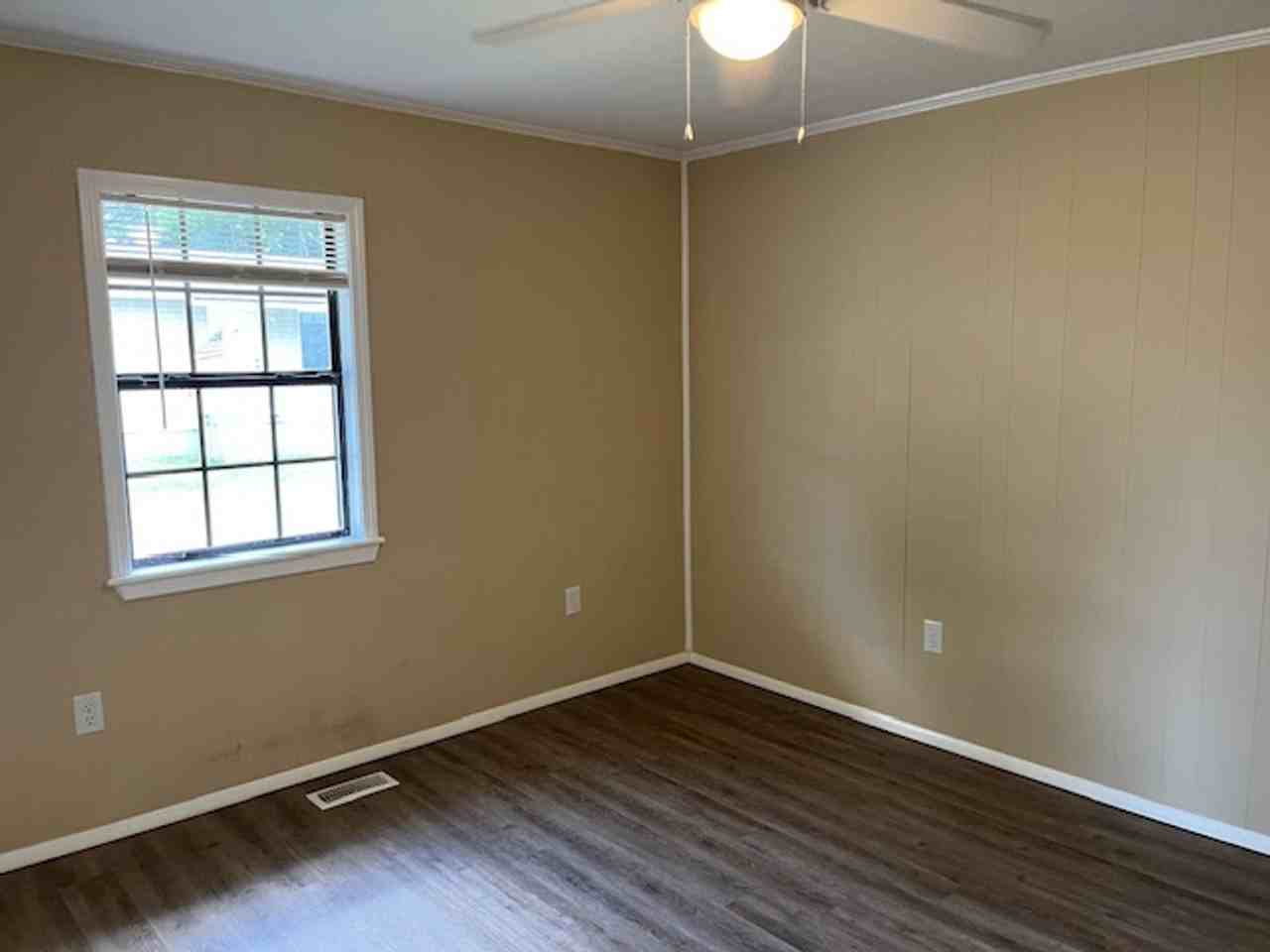 552 E O St - Photo 6 of 6