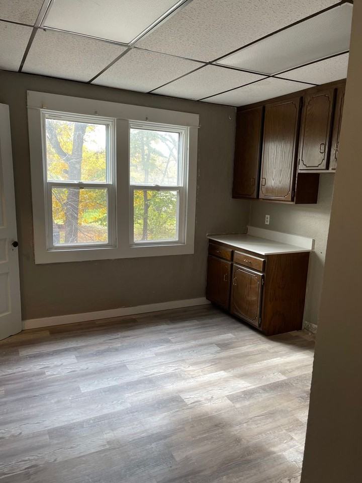 1135 Rainbow Dr - Photo 5 of 9