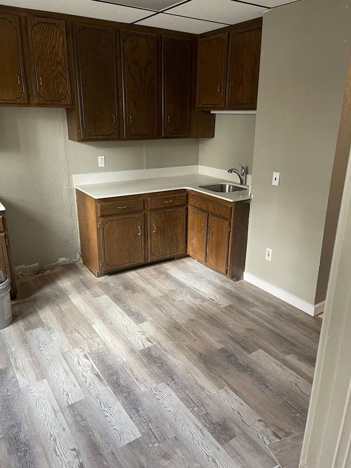 1135 Rainbow Dr - Photo 6 of 9