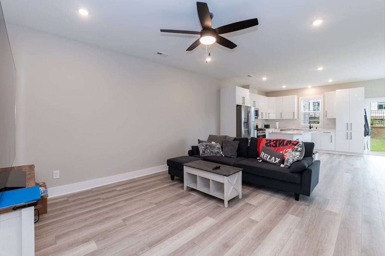2121 Titanium Rock Rd - Photo 5 of 15