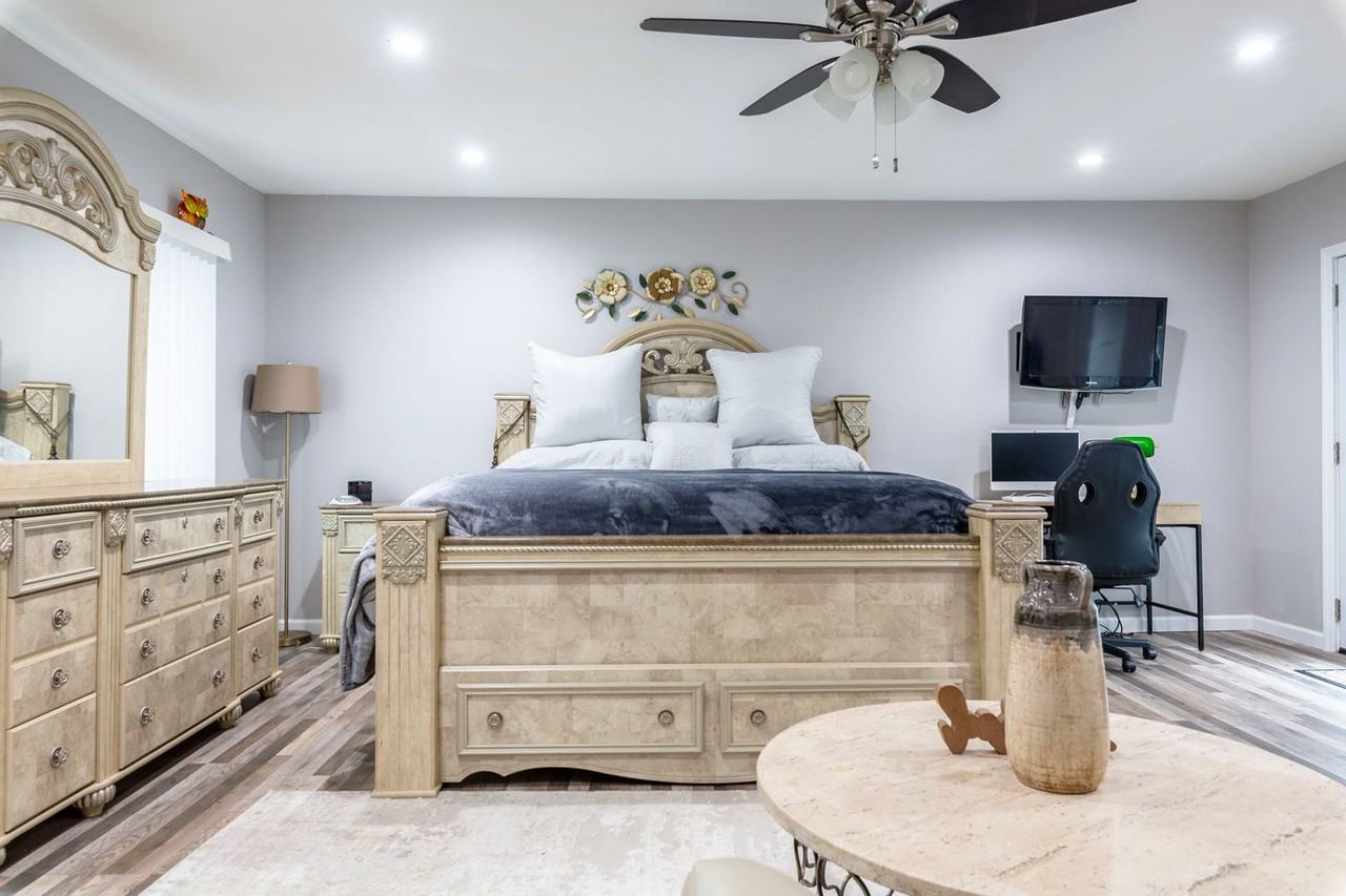 2128 Green Tree Ct - Photo 2 of 10