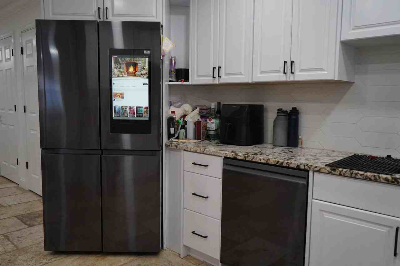 7131 Oakmont Dr - Photo 3 of 18