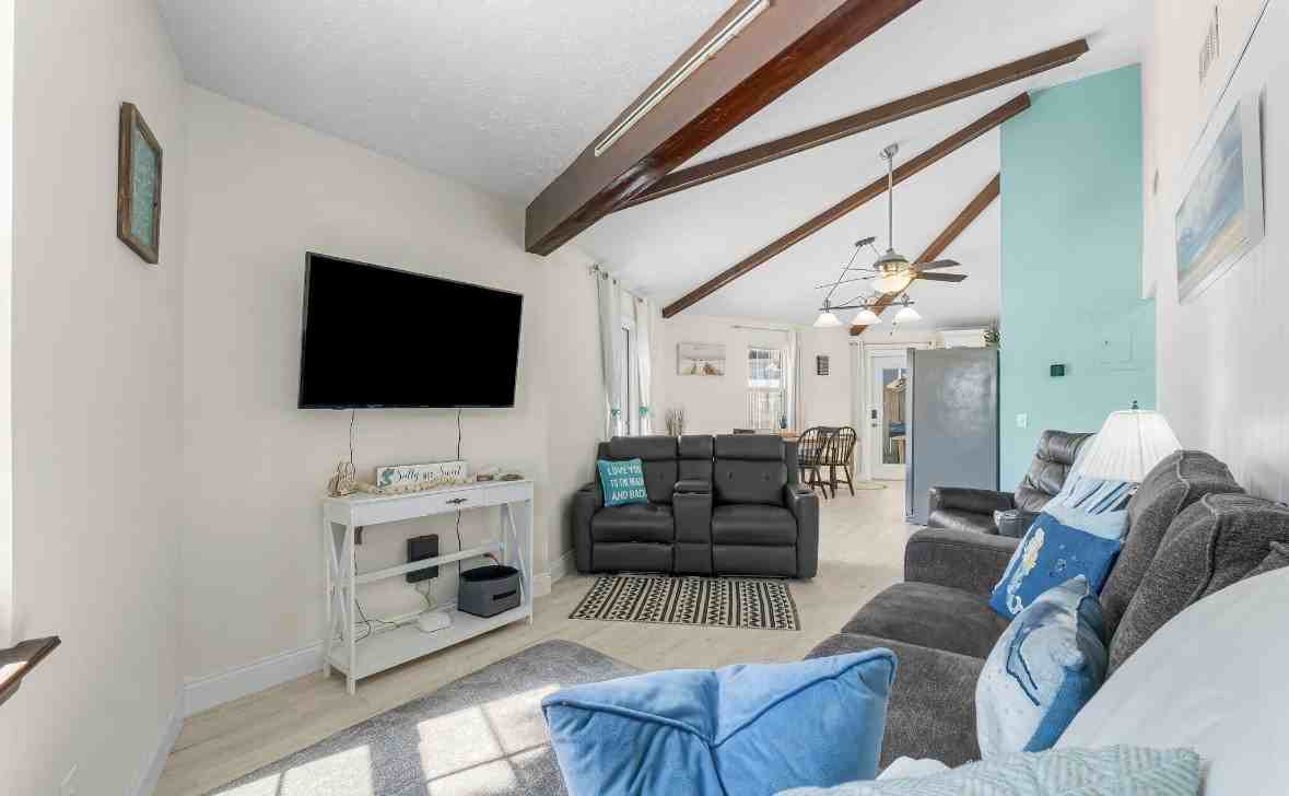 607 Wisteria St #NA - Photo 3 of 11