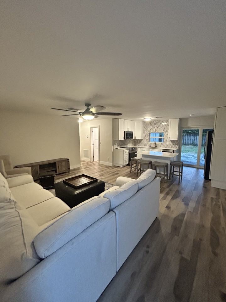 948 Se 7th St #NA - Photo 3 of 13