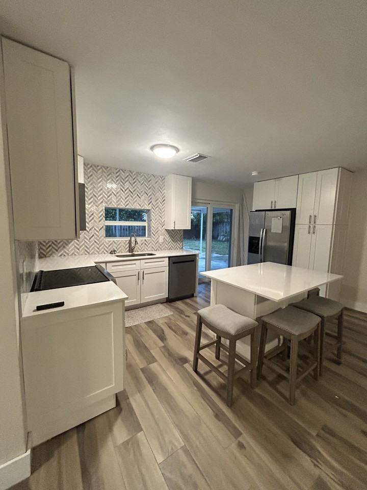 948 Se 7th St #NA - Photo 4 of 13