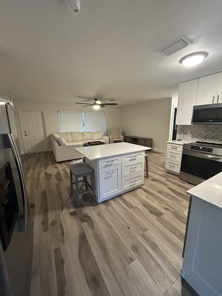 948 Se 7th St #NA - Photo 5 of 13