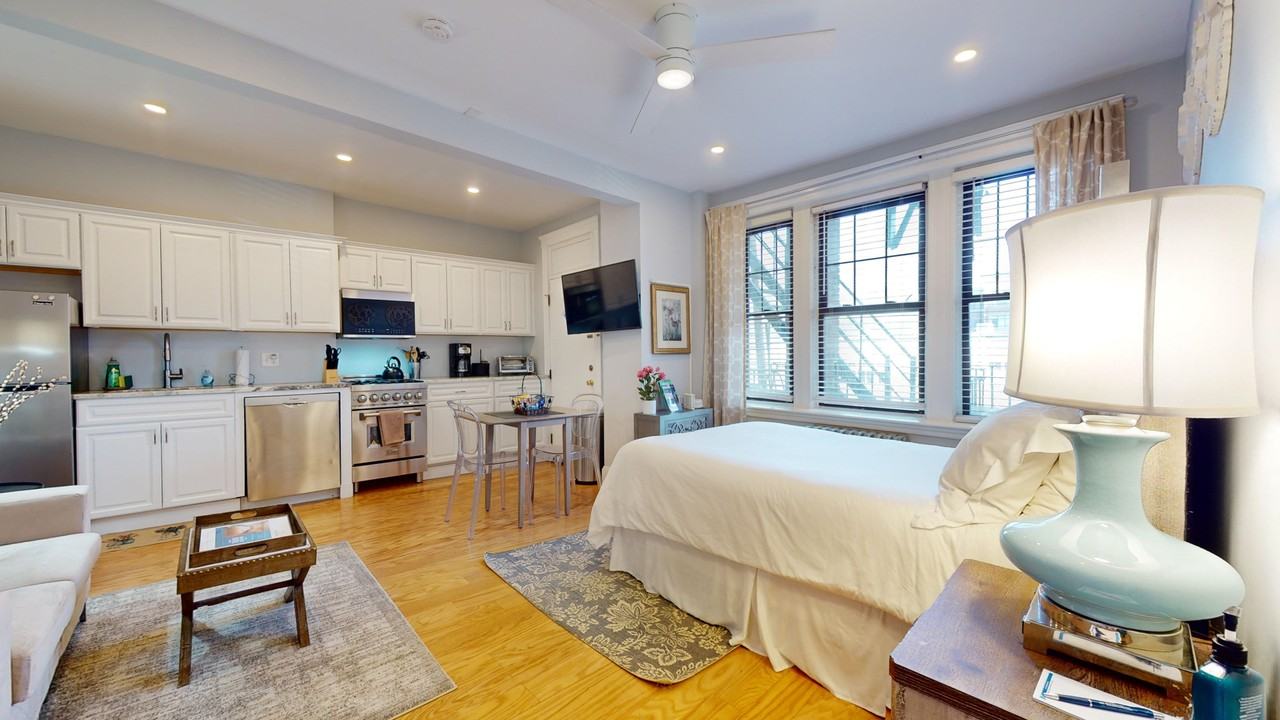 185 Bank Of Boston #6-85 - Photo 2 of 10