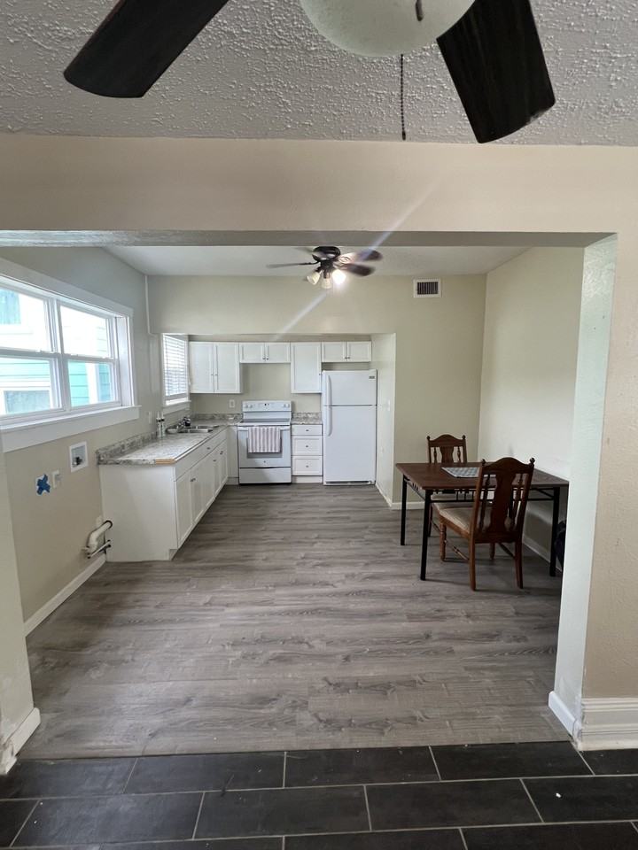 329 S Grandview Ave #329 - Photo 2 of 8
