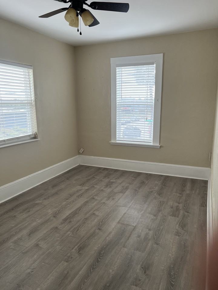 329 S Grandview Ave #329 - Photo 4 of 8