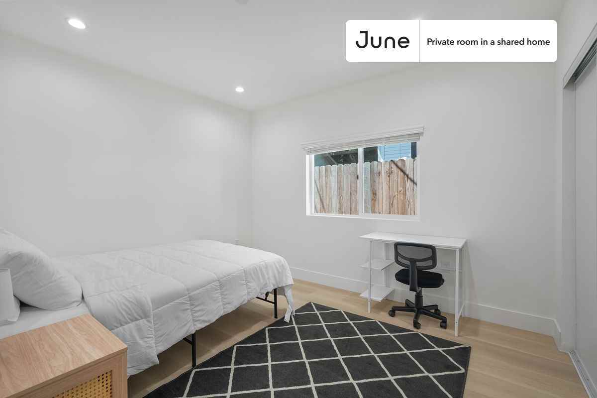 1321 N June St #B - Photo 2 of 12