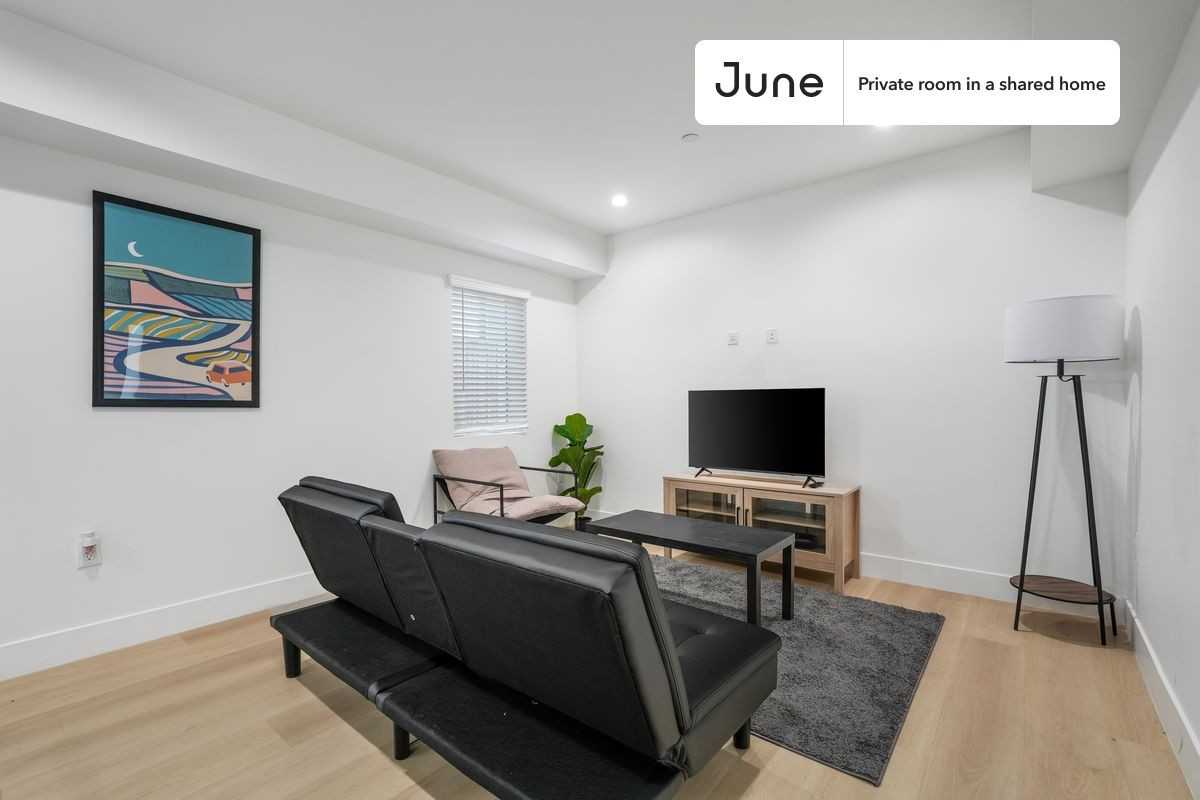 1321 N June St #A - Photo 6 of 14