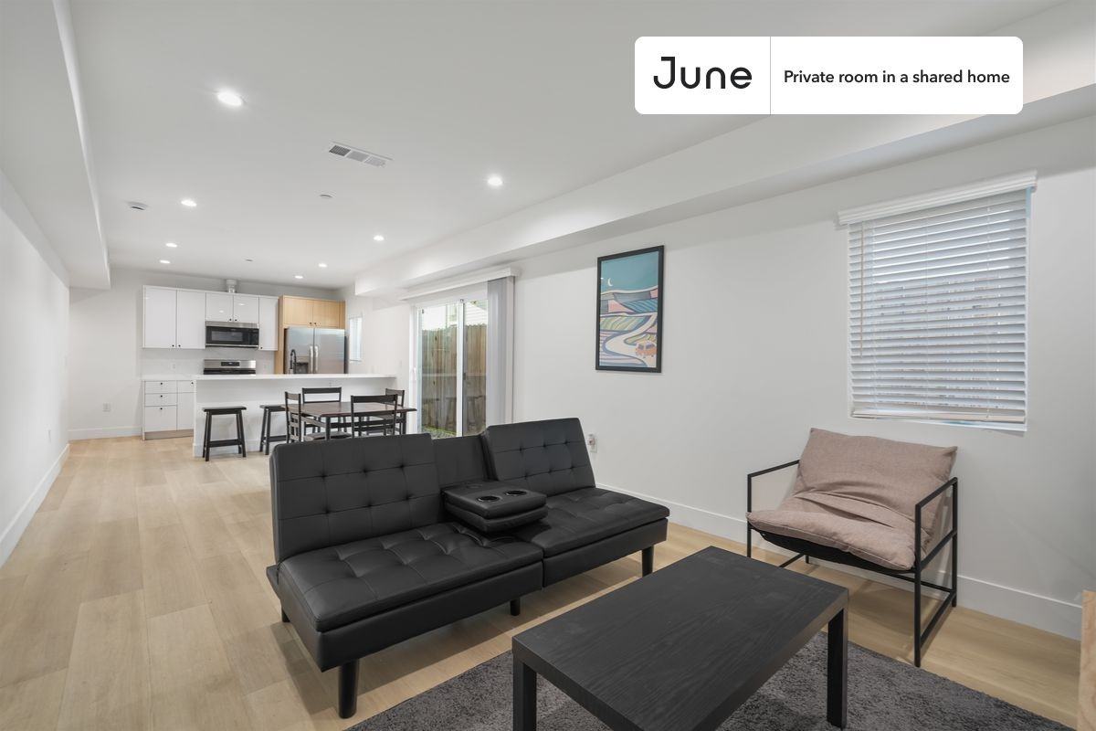 1321 N June St #A - Photo 7 of 14