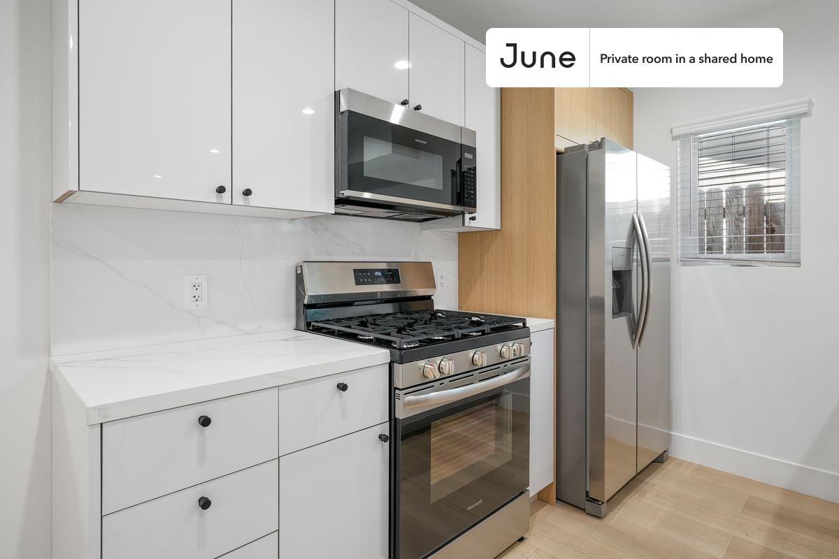 1321 N June St #B - Photo 7 of 12