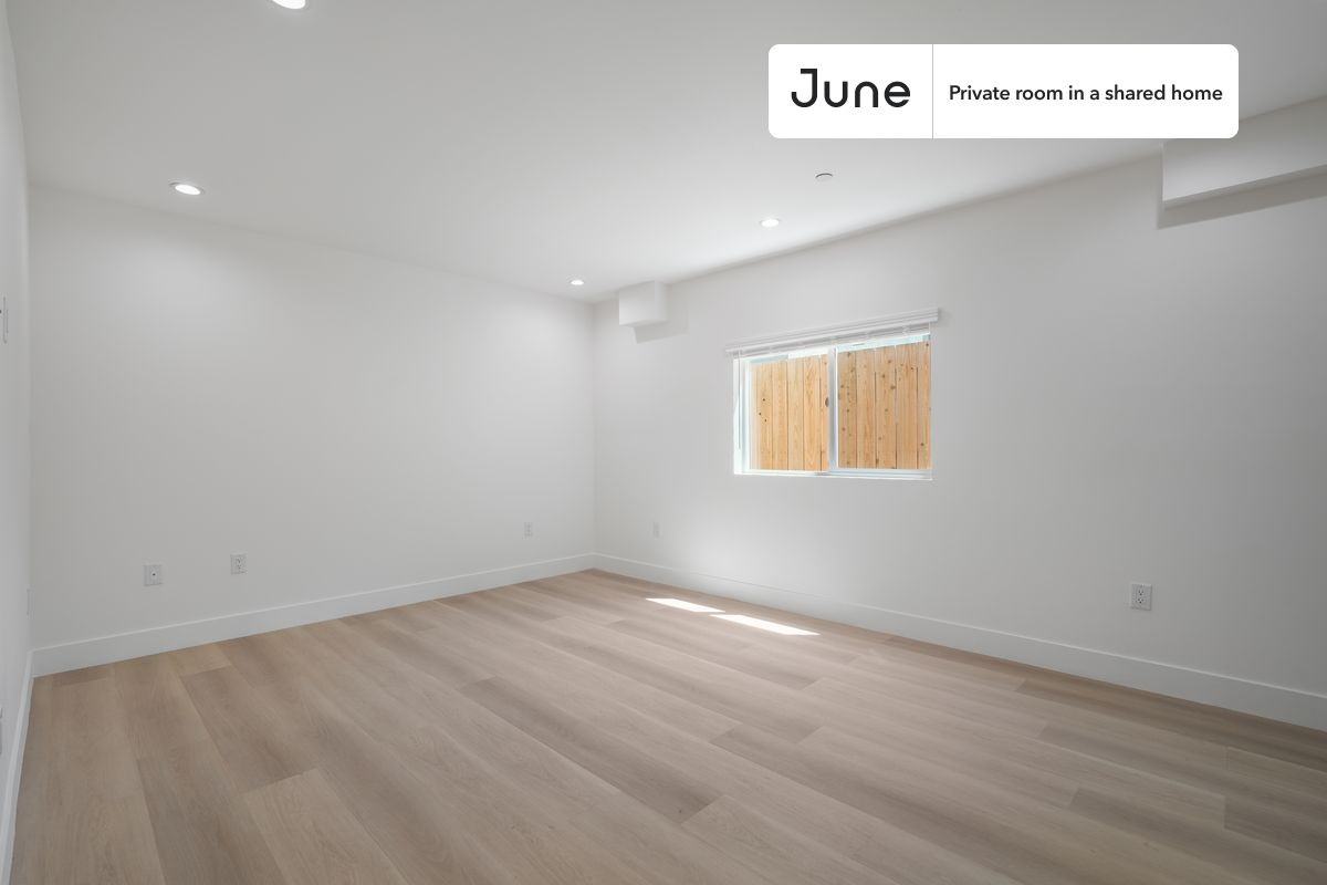 1321 N June St #A - Photo 4 of 14