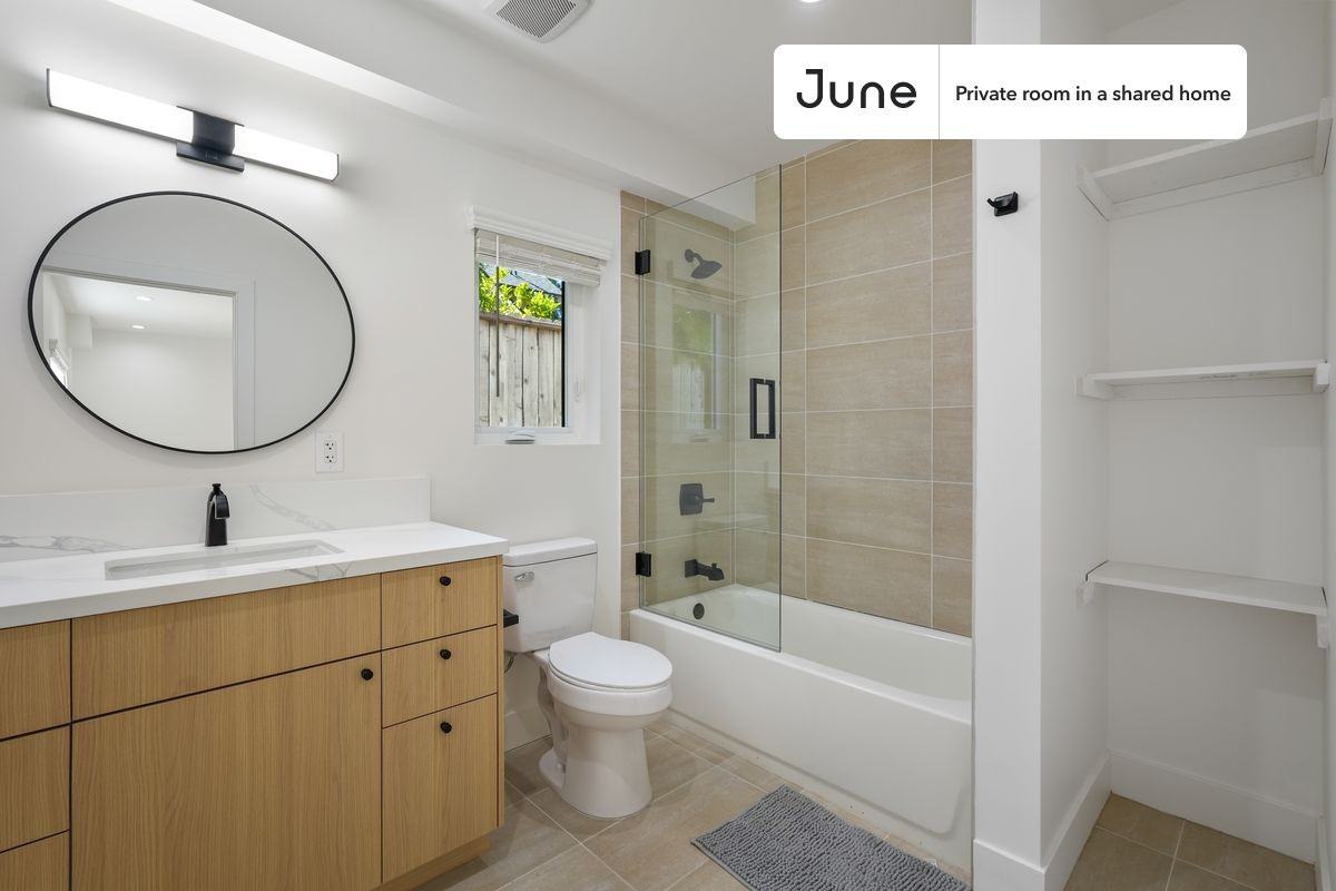 1321 N June St #A - Photo 5 of 14